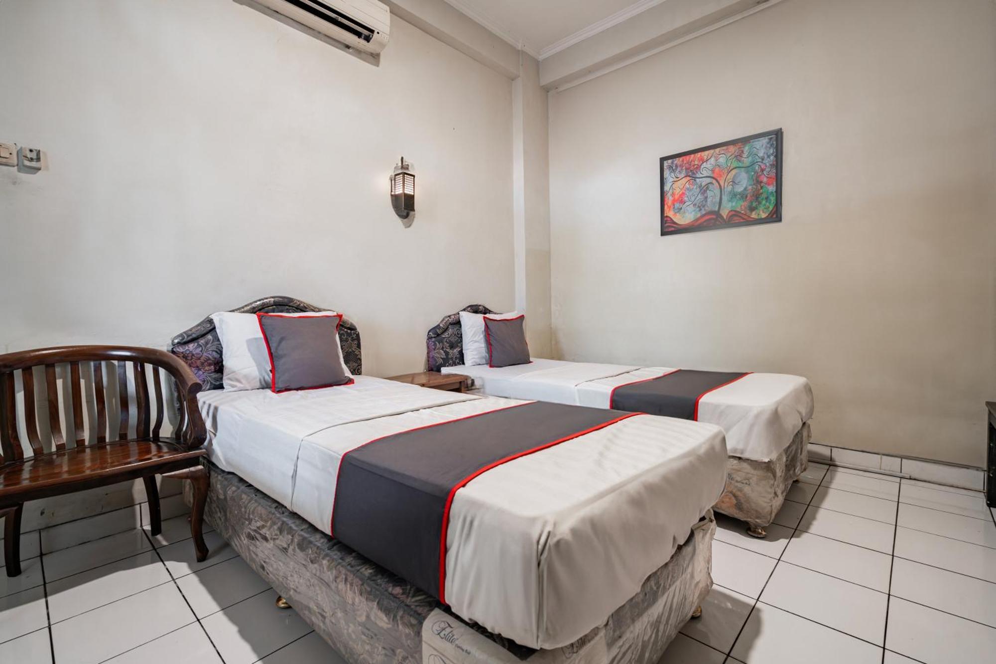 Collection O Hotel Sanira Bandung Bagian luar foto
