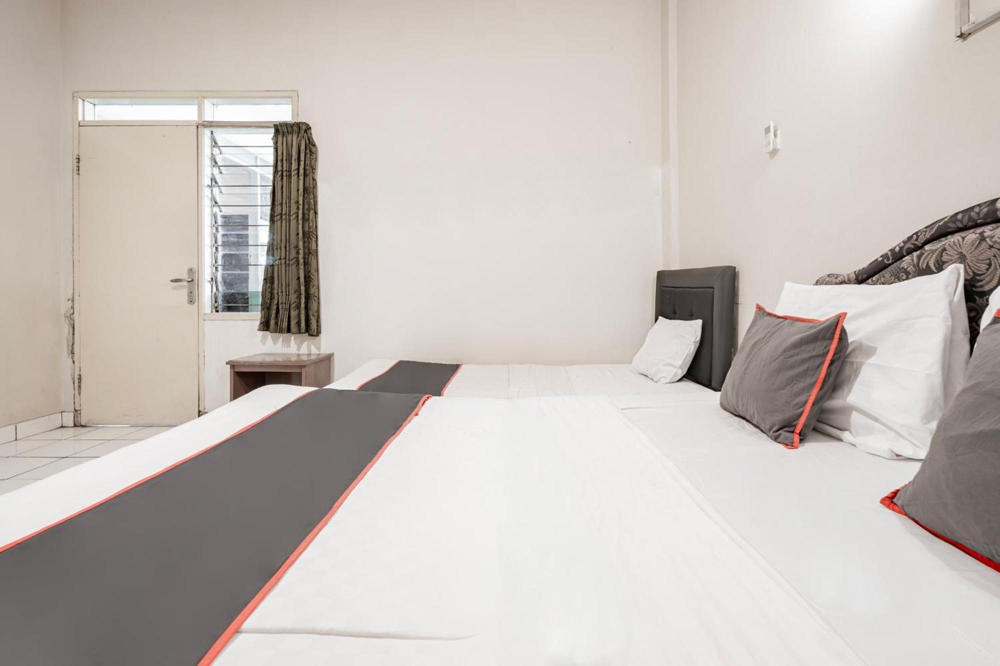 Collection O Hotel Sanira Bandung Bagian luar foto