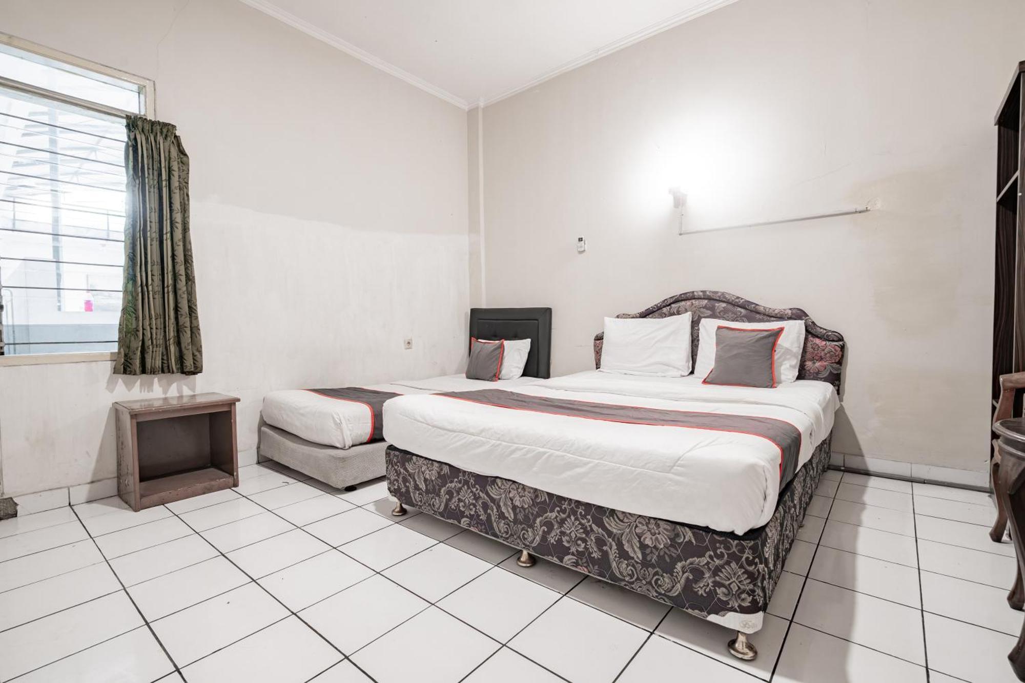 Collection O Hotel Sanira Bandung Bagian luar foto